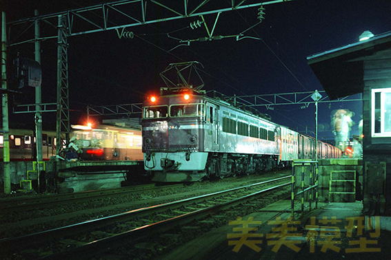 EF7064+FC：富山駅