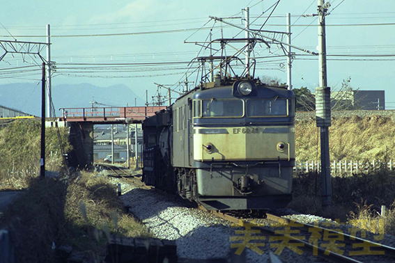 EF6048+貨物.561レ：栃木-思川（東武日光線交差)